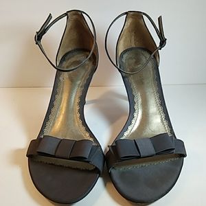 Ann Taylor Taupe Gray Ankle Strap Pump Heels Sz 8M
